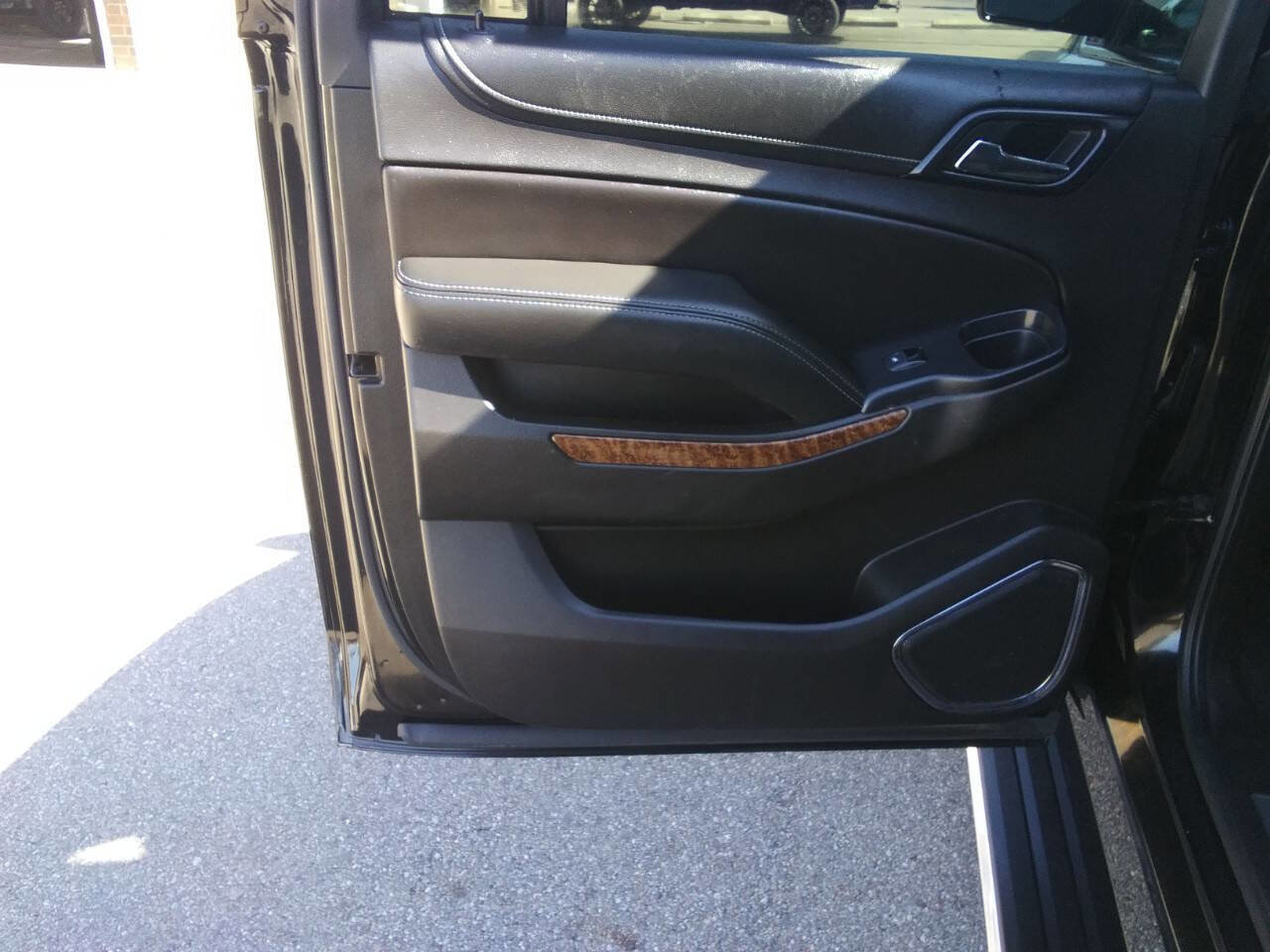 Used 2018 Chevrolet Suburban Premier image 15