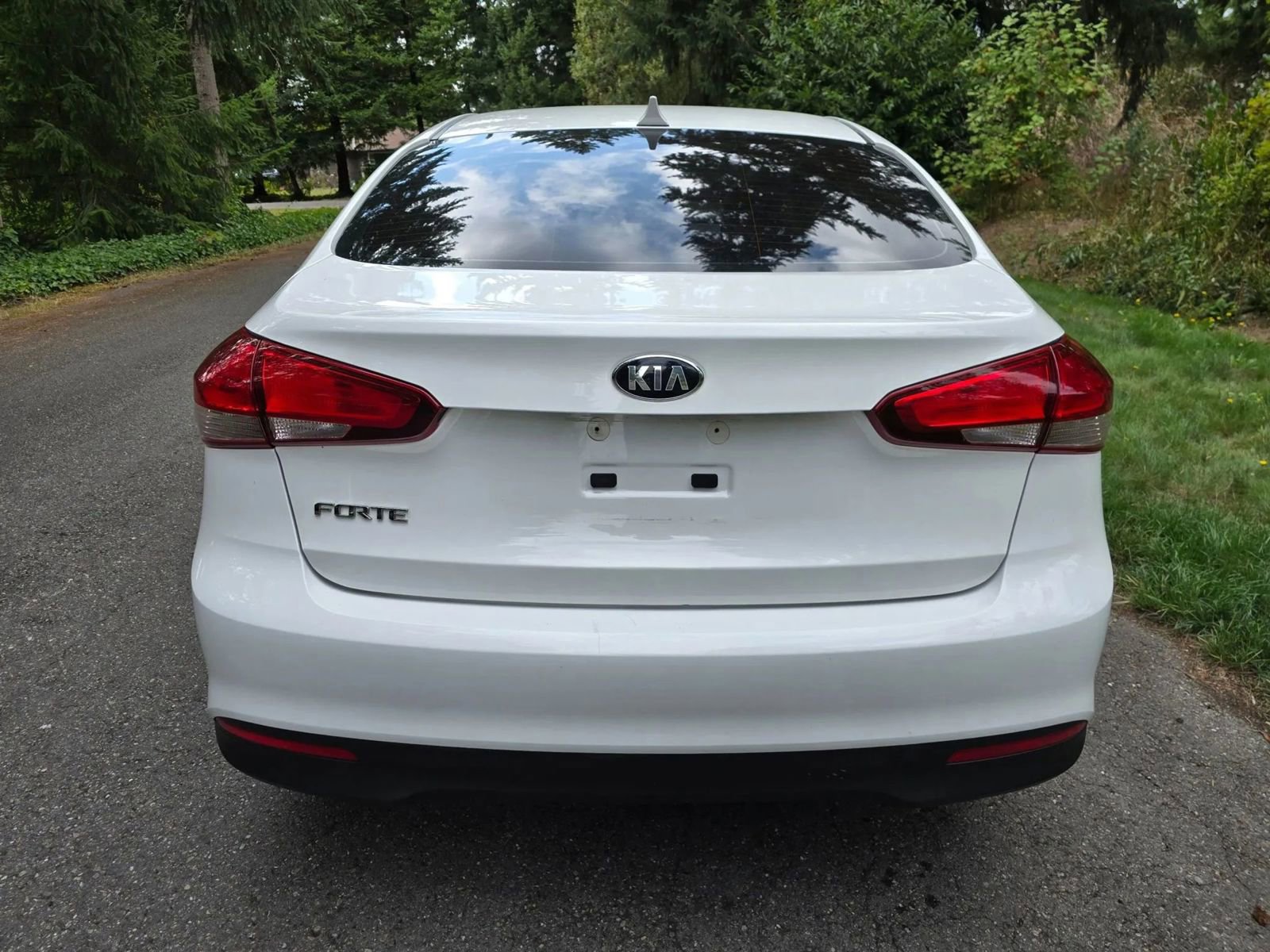Used 2017 Kia Forte LX image 4