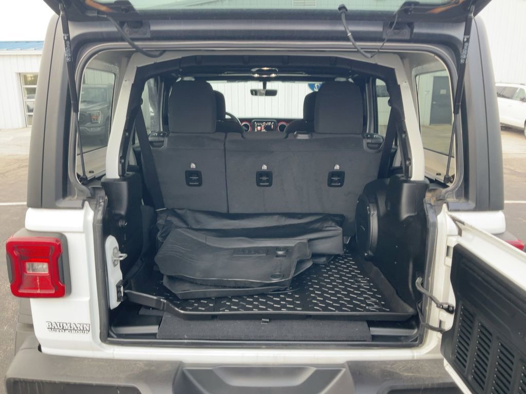 Used 2022 Jeep Wrangler Unlimited Rubicon w/ Cold Weather Group image 7