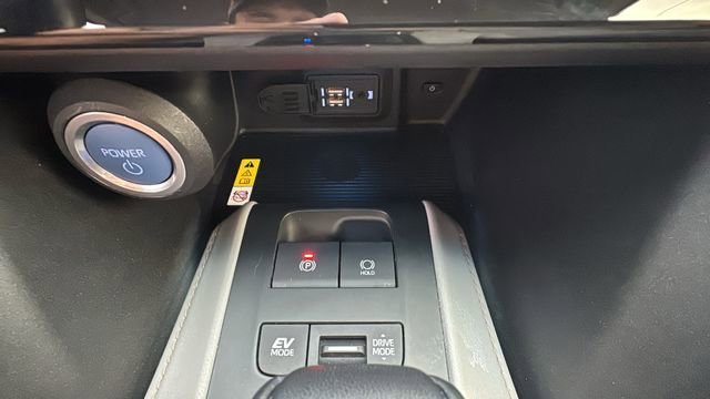 Used 2021 Toyota Venza LE image 23