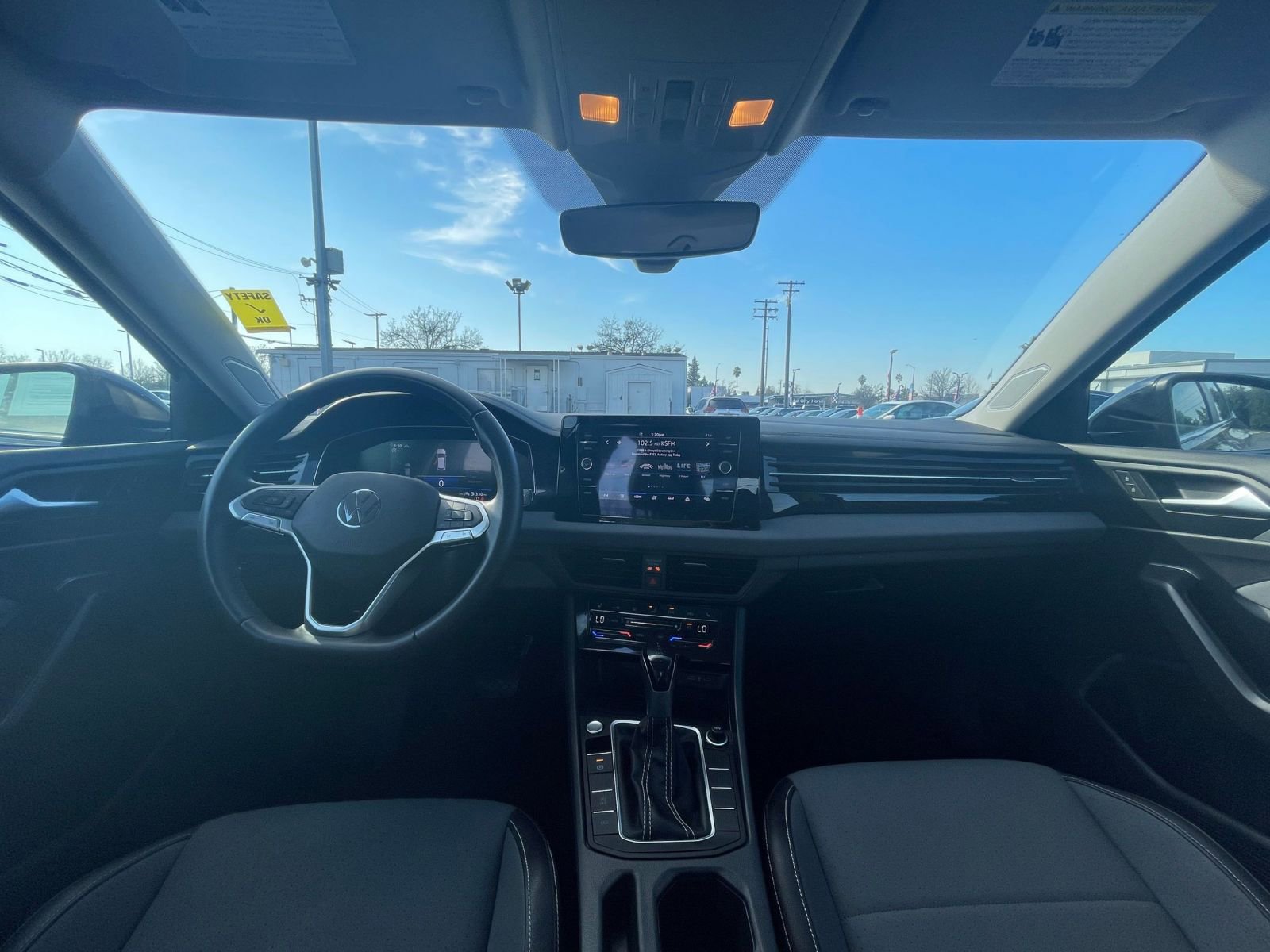 Used 2025 Volkswagen Jetta SE image 29