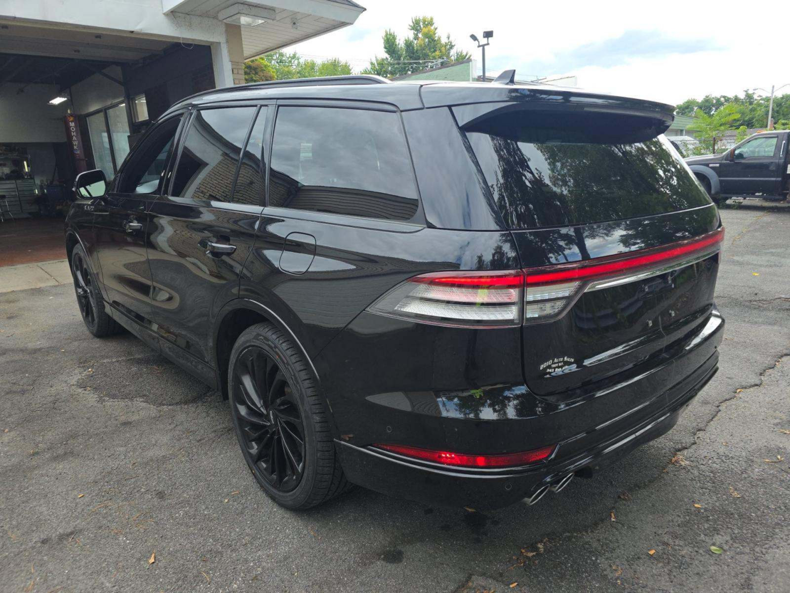 Used 2023 Lincoln Aviator Reserve w/ Equipment Group 201A AWD/4WD image 2