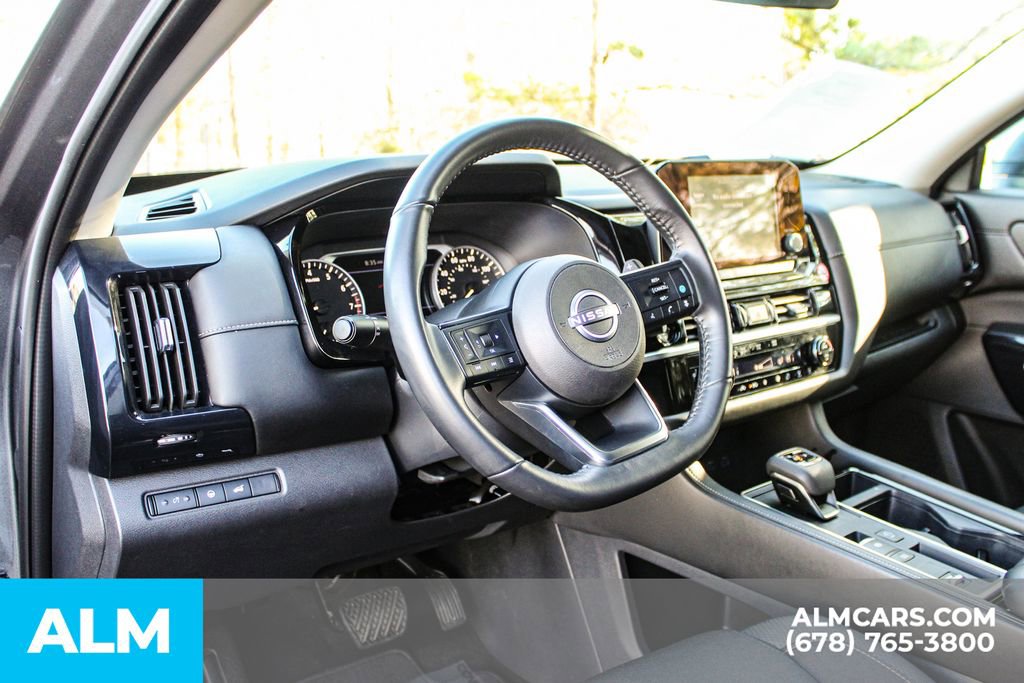 Used 2025 Nissan Pathfinder SV image 35