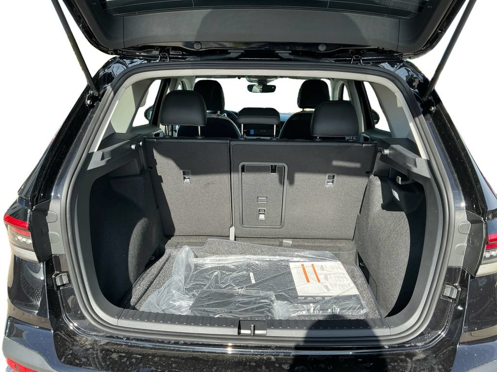 New 2026 Volkswagen Taos SE FWD image 20