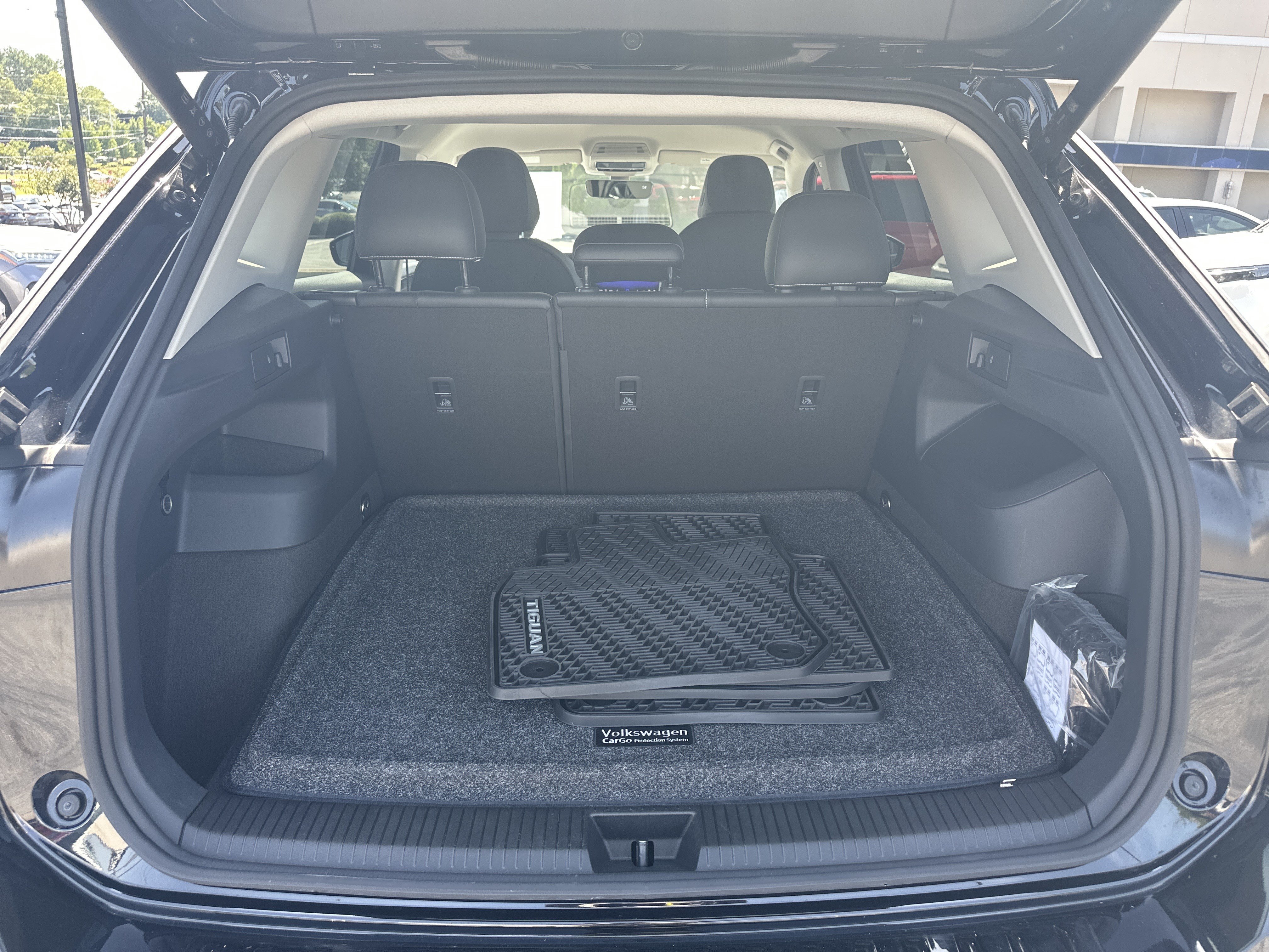 Used 2025 Volkswagen Tiguan SE FWD image 22