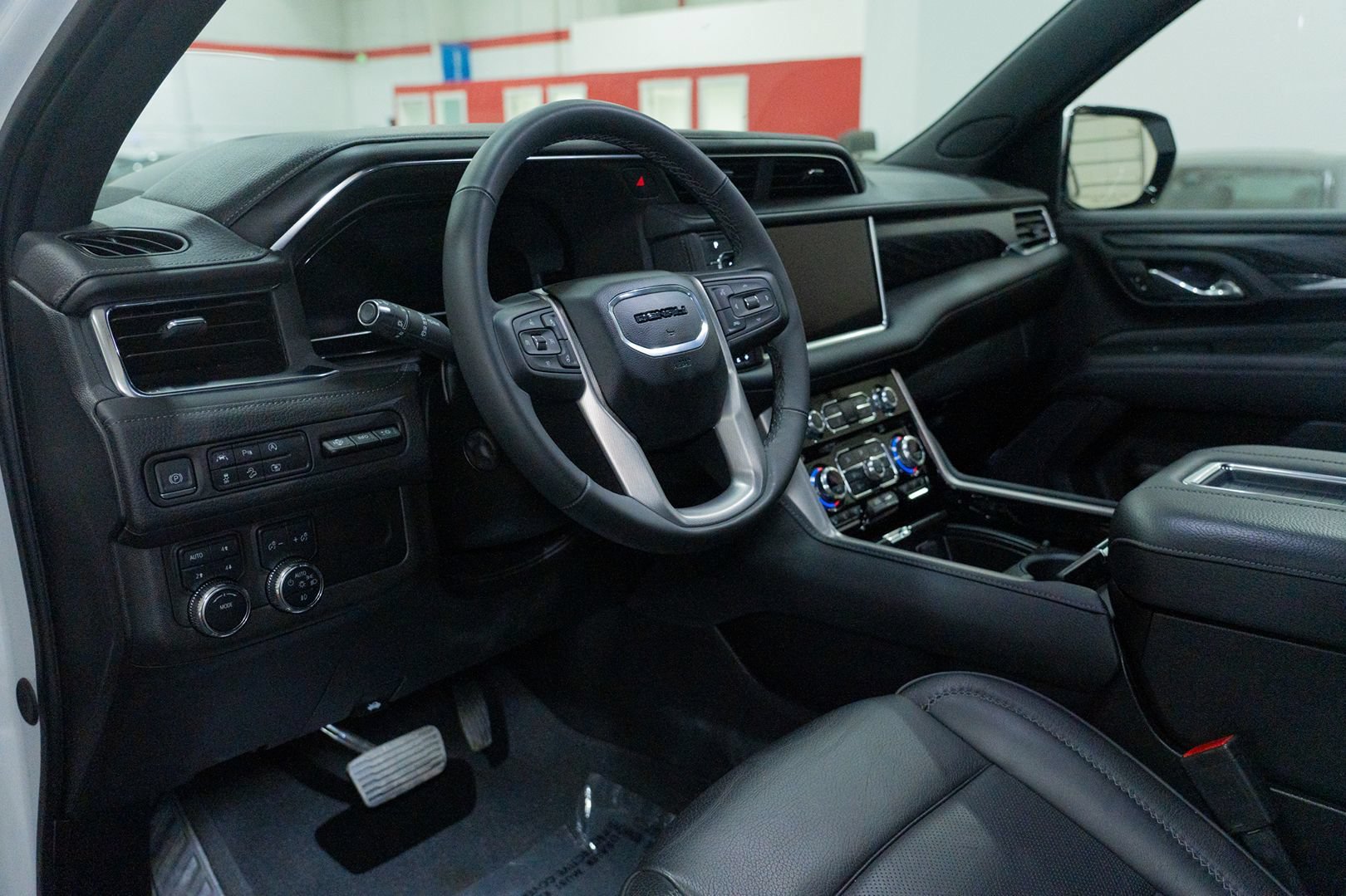 Used 2024 GMC Yukon Denali AWD/4WD image 25