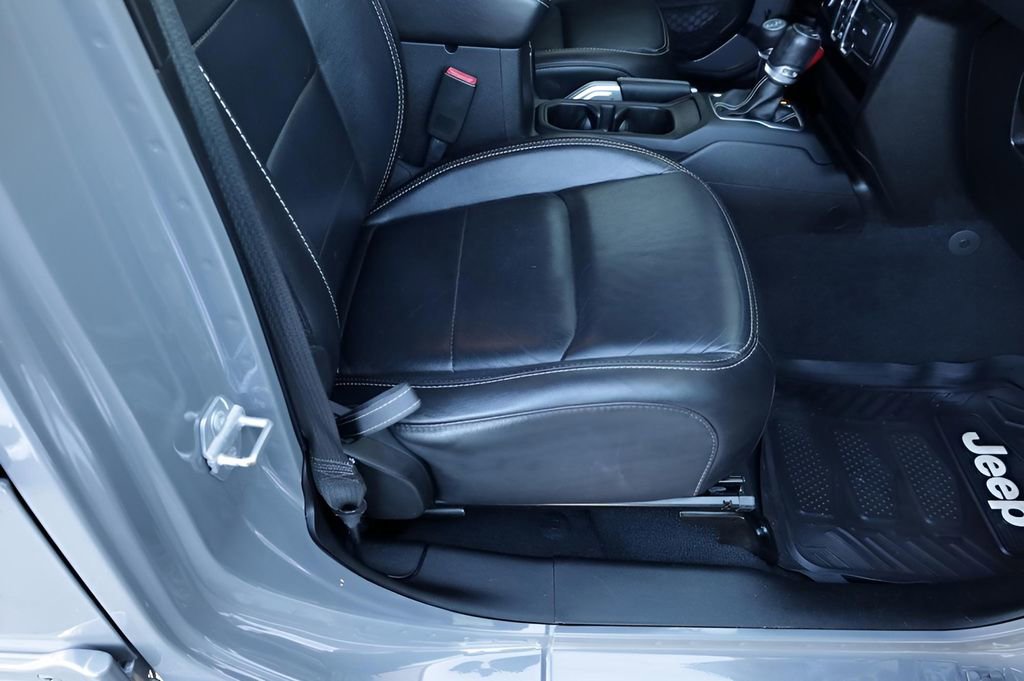 Used 2019 Jeep Wrangler Unlimited Sahara w/ Dual Top Group image 24