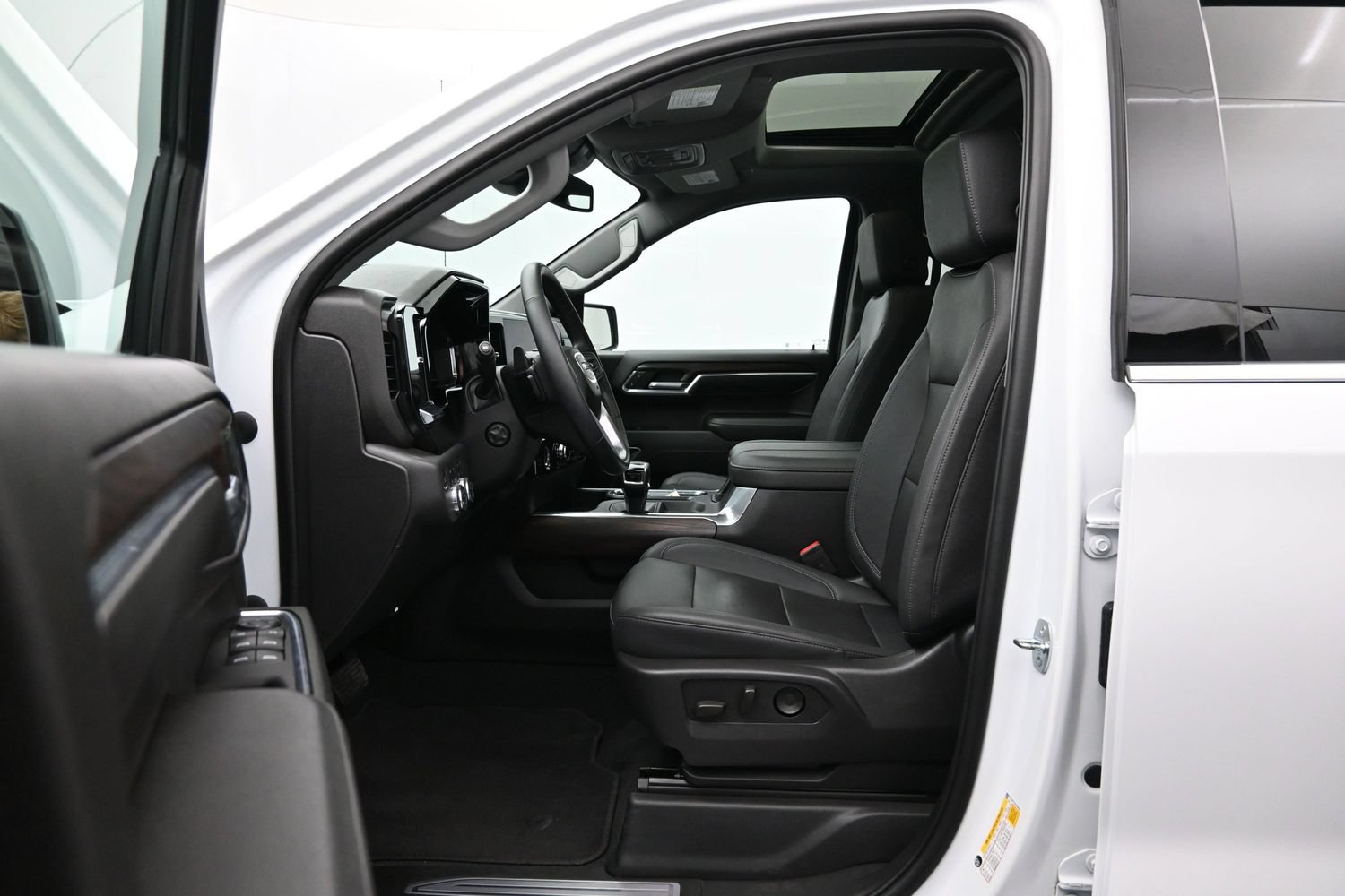 Used 2023 GMC Sierra 1500 SLT w/ SLT Premium Package AWD/4WD image 9