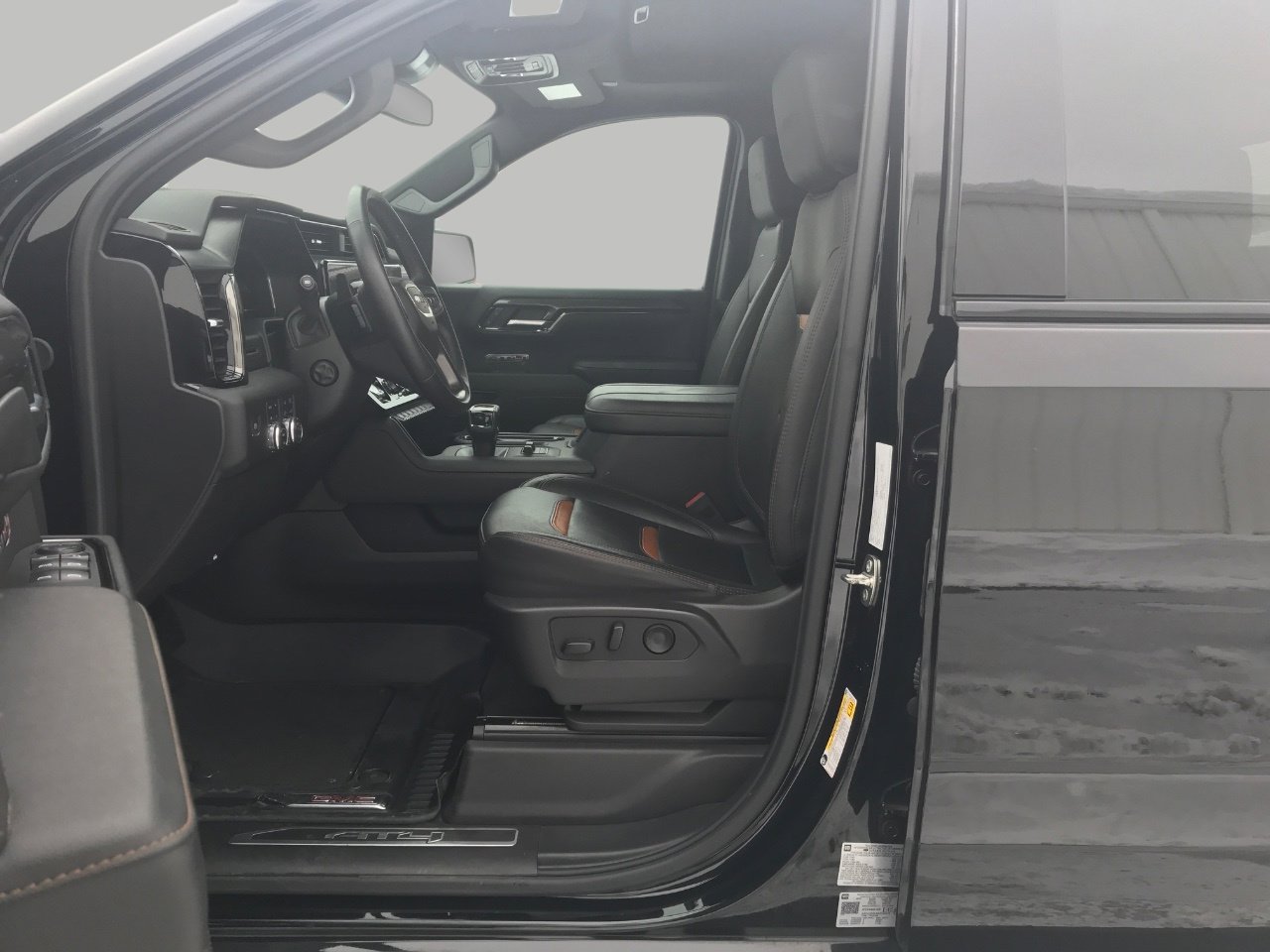 Used 2024 GMC Sierra 1500 AT4 w/ AT4 Premium Package AWD/4WD image 15