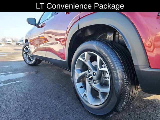 Used 2025 Chevrolet Trax LT w/ LT Convenience Package image 17