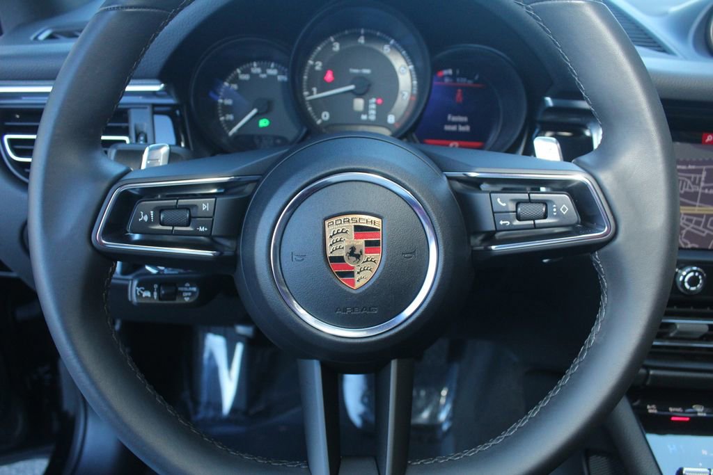 Certified 2025 Porsche Macan image 19