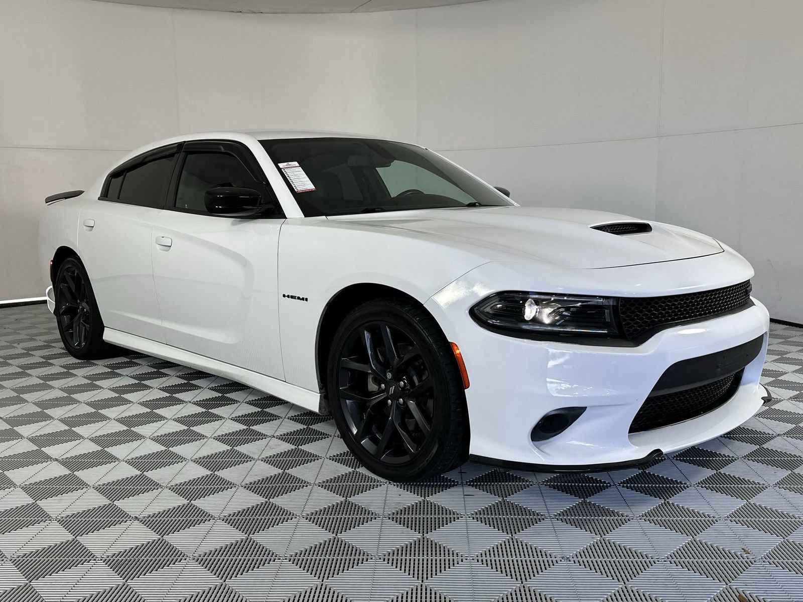 Used 2022 Dodge Charger R/T w/ Plus Group RWD image 2