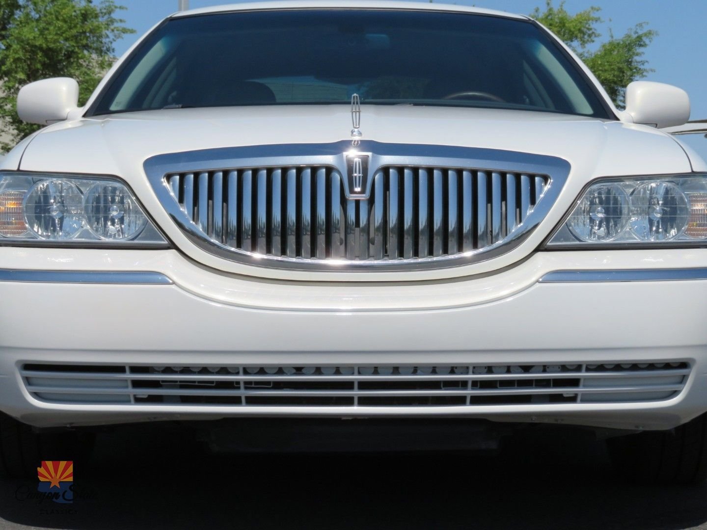 Used 2003 Lincoln Town Car Executive image 35