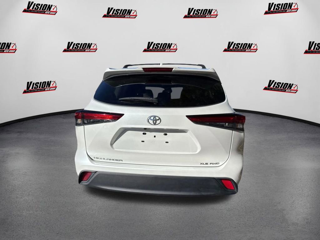 Used 2022 Toyota Highlander XLE image 6