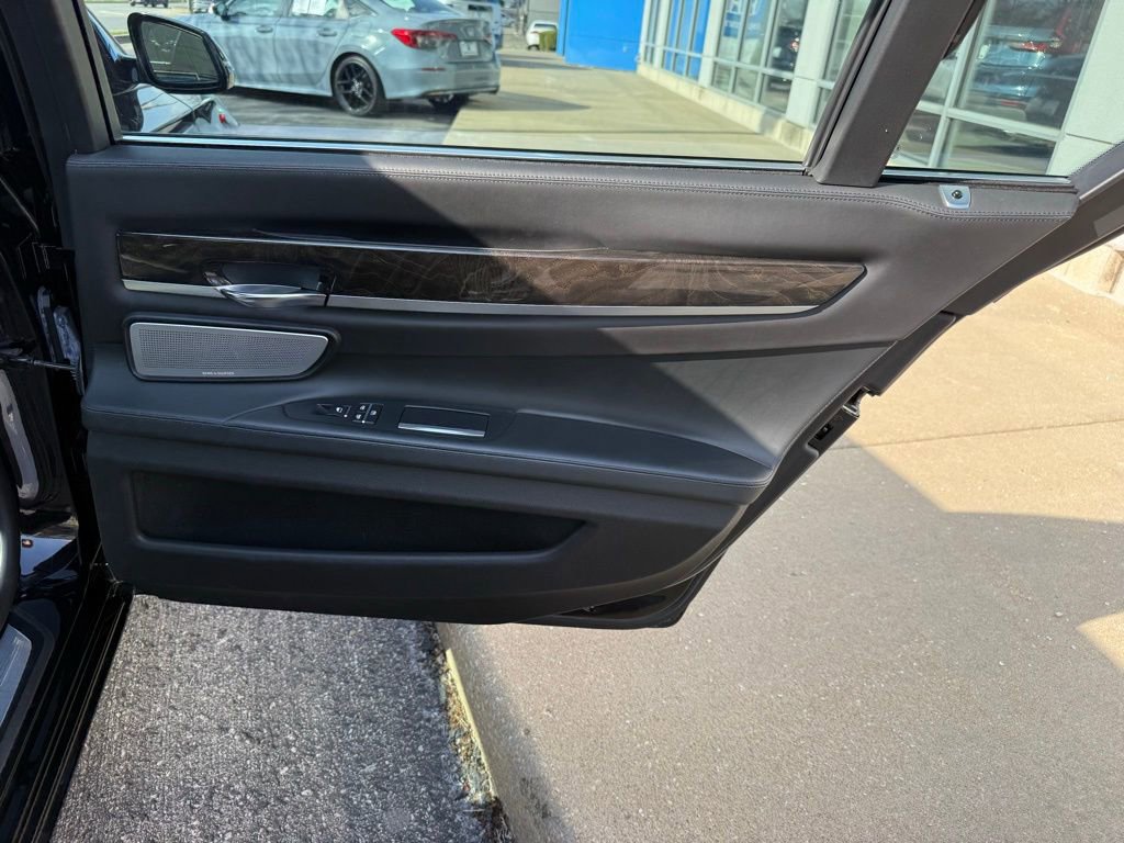 Used 2013 BMW 750Li image 41