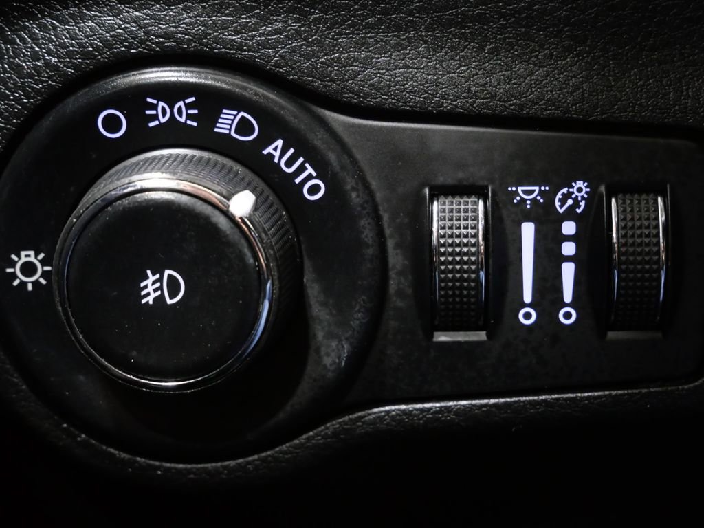 Used 2020 Jeep Compass Trailhawk AWD/4WD image 13