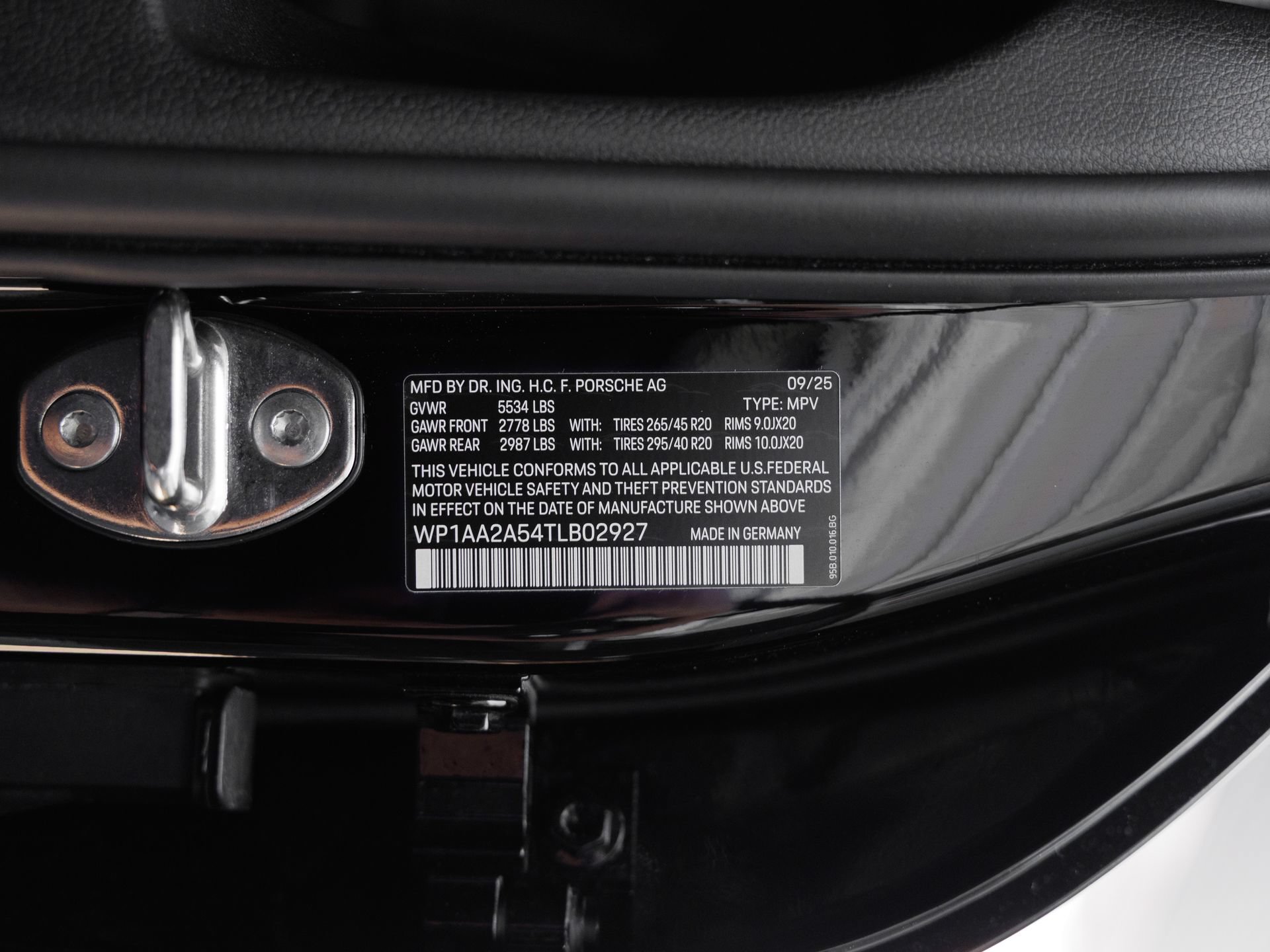 Certified 2026 Porsche Macan AWD/4WD image 43