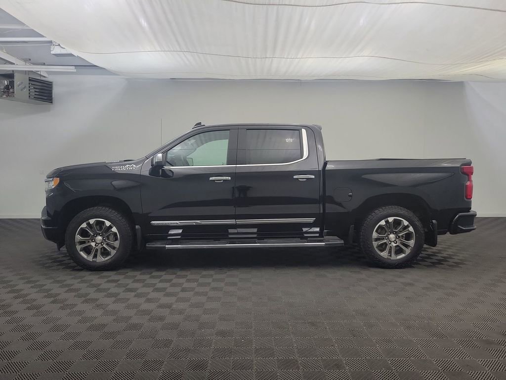 Used 2024 Chevrolet Silverado 1500 High Country w/ Technology Package image 2
