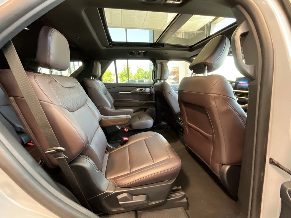 Used 2025 Ford Explorer Platinum w/ LUX Leather Package AWD/4WD image 22