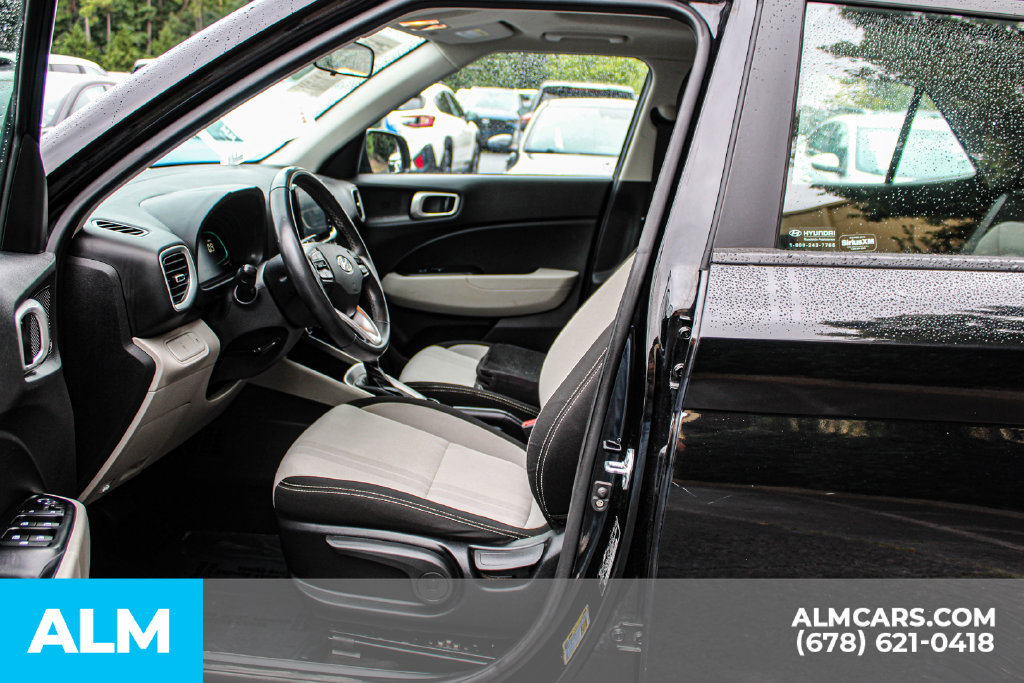 Used 2025 Hyundai Venue SEL FWD image 16