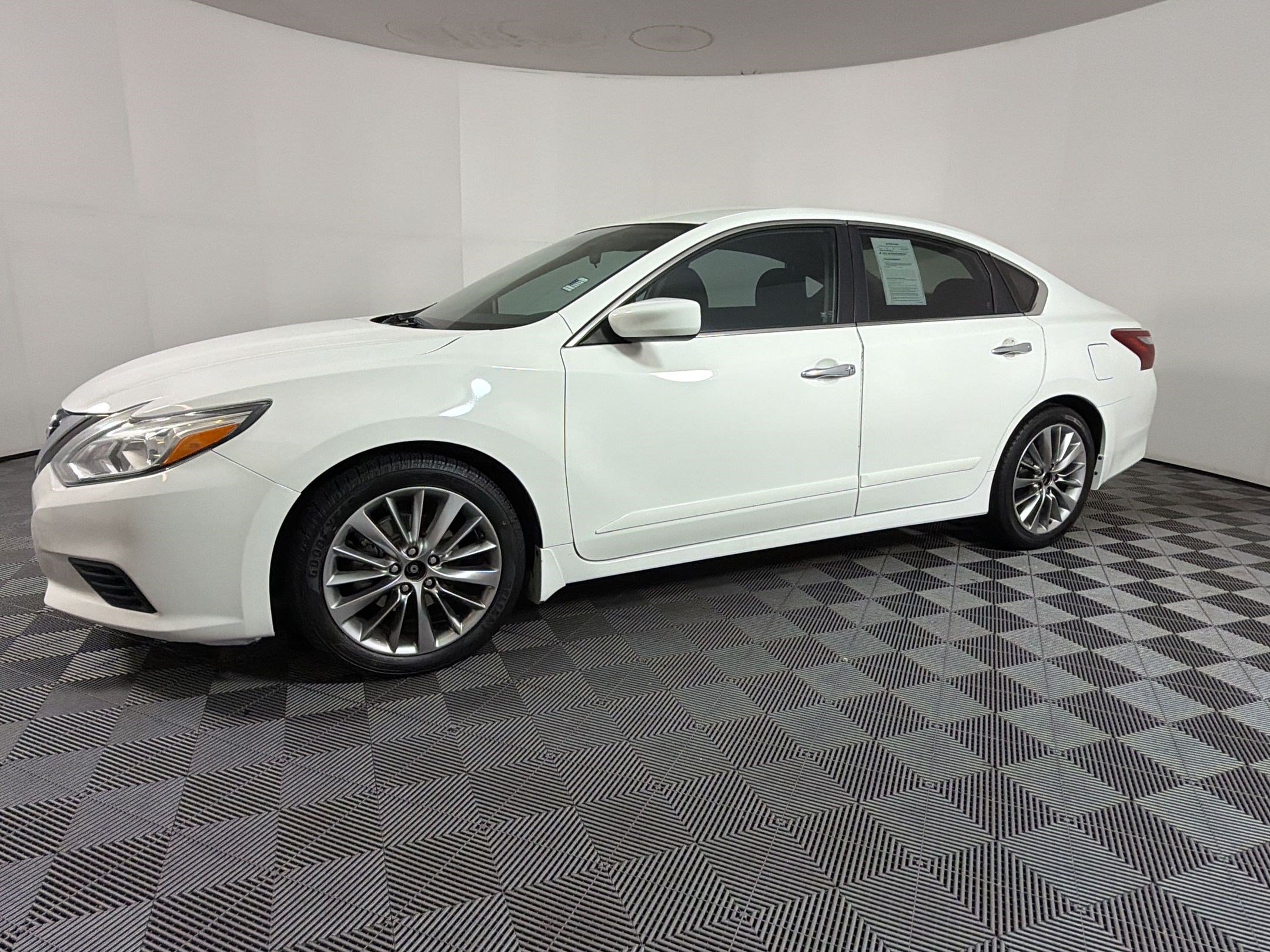 Used 2018 Nissan Altima 2.5 S FWD image 17