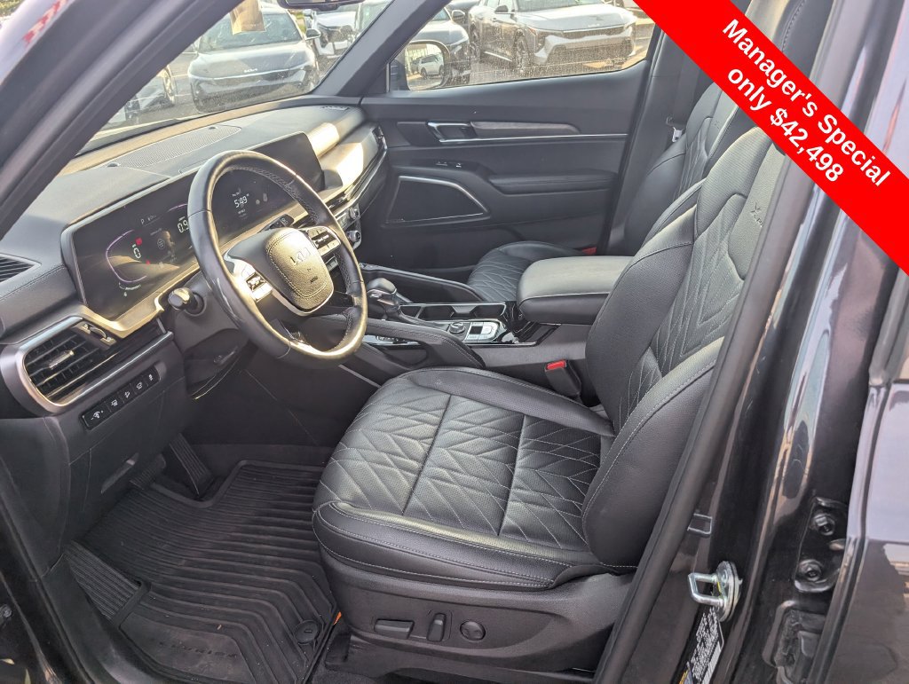 Used 2025 Kia Telluride AWD image 13