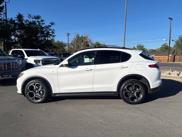 Used 2022 Alfa Romeo Stelvio Ti AWD/4WD image 5