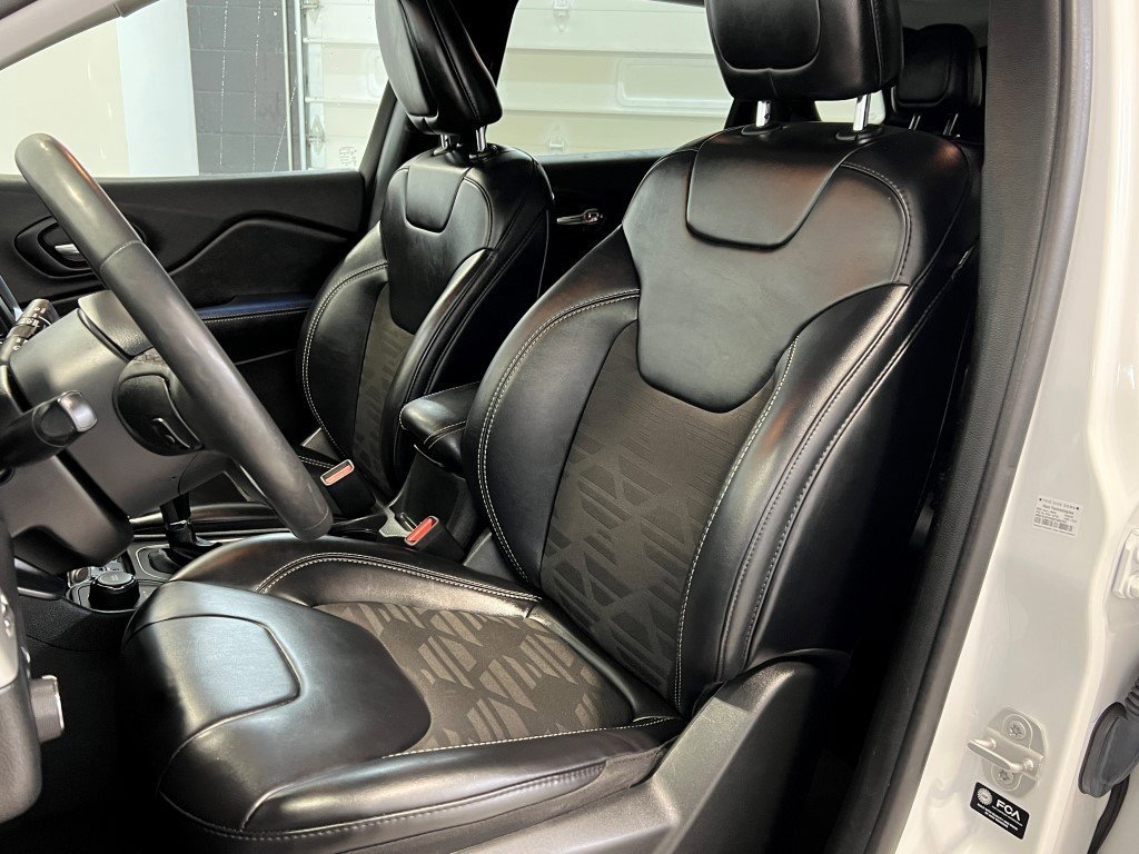 Used 2022 Jeep Cherokee Latitude w/ Sun & Sound Group image 23