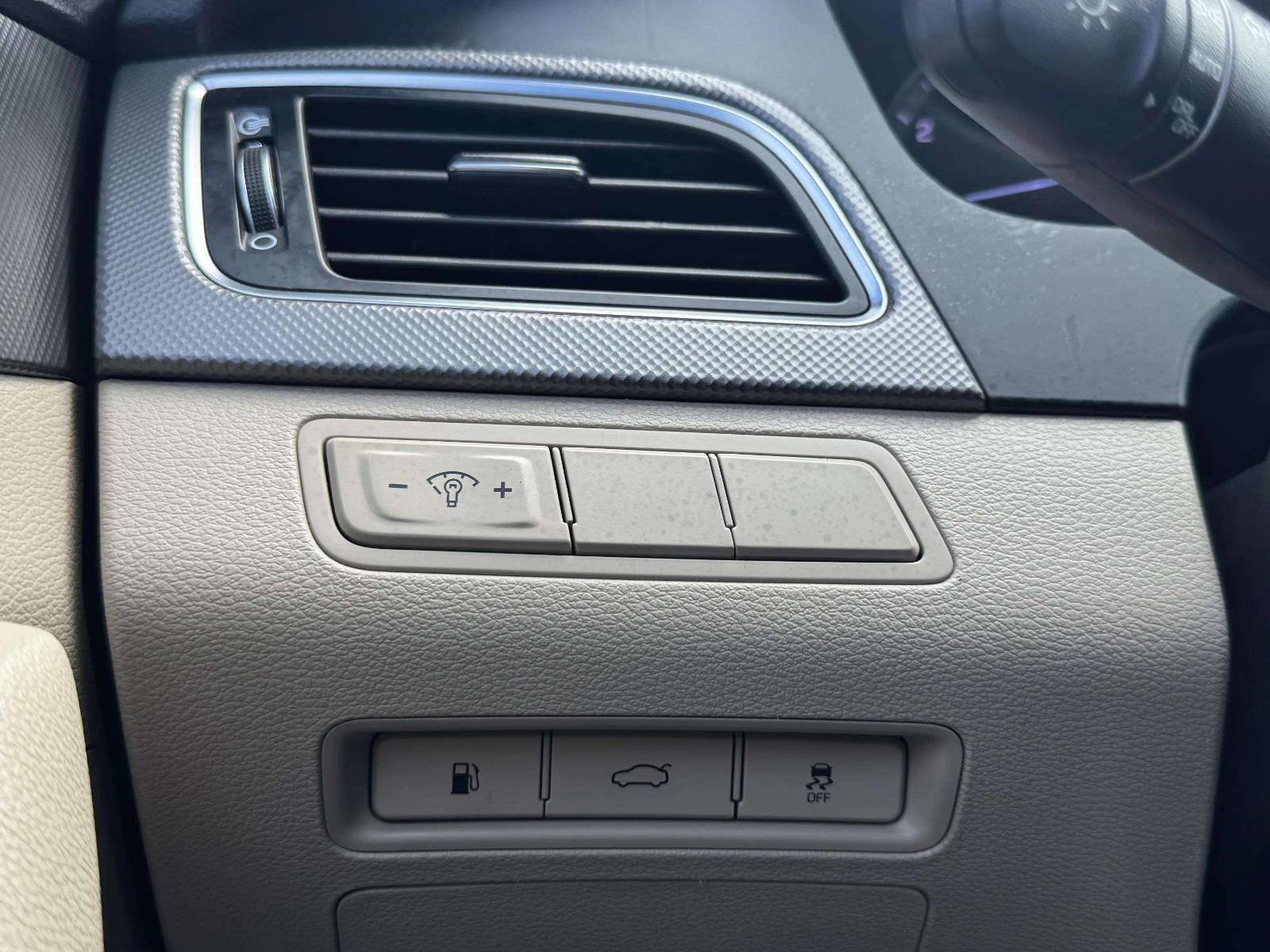 Used 2015 Hyundai Sonata SE FWD image 25