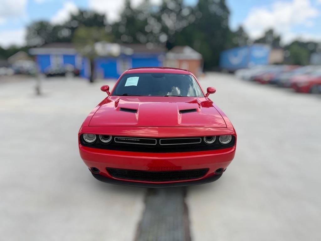 Used 2015 Dodge Challenger SXT RWD image 2