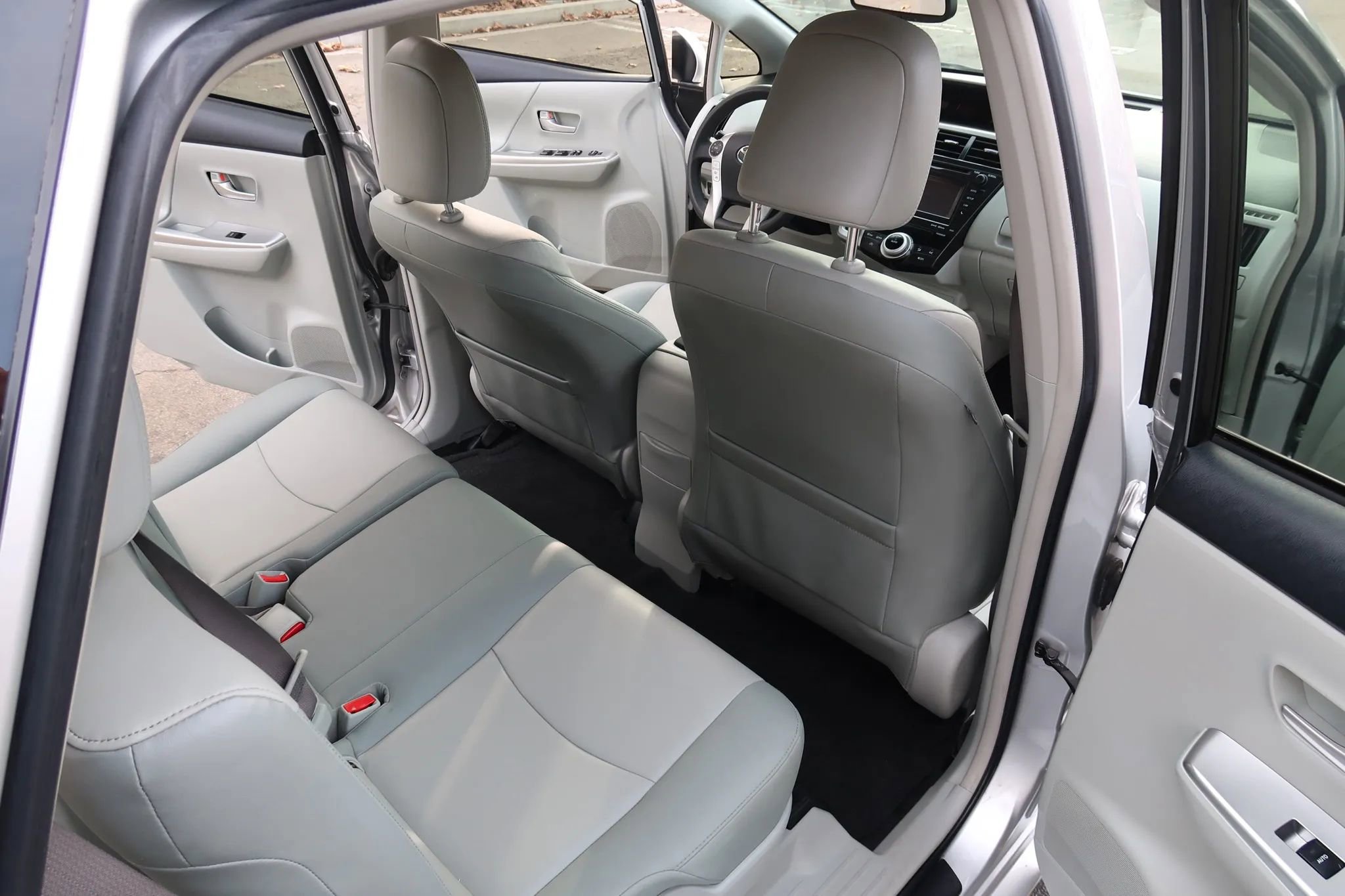 Used 2012 Toyota Prius V Five FWD image 11