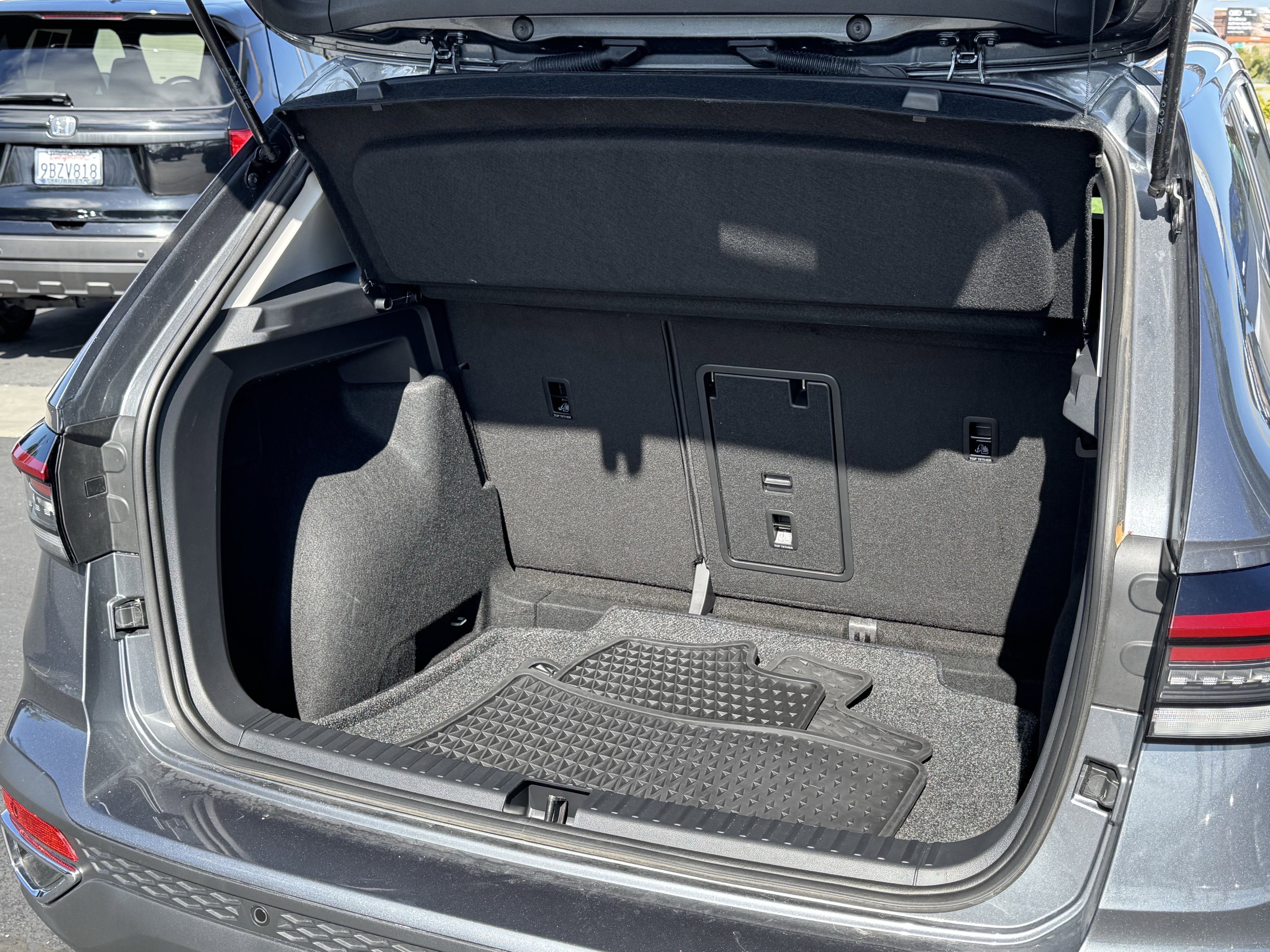 Used 2025 Volkswagen Taos SE image 37