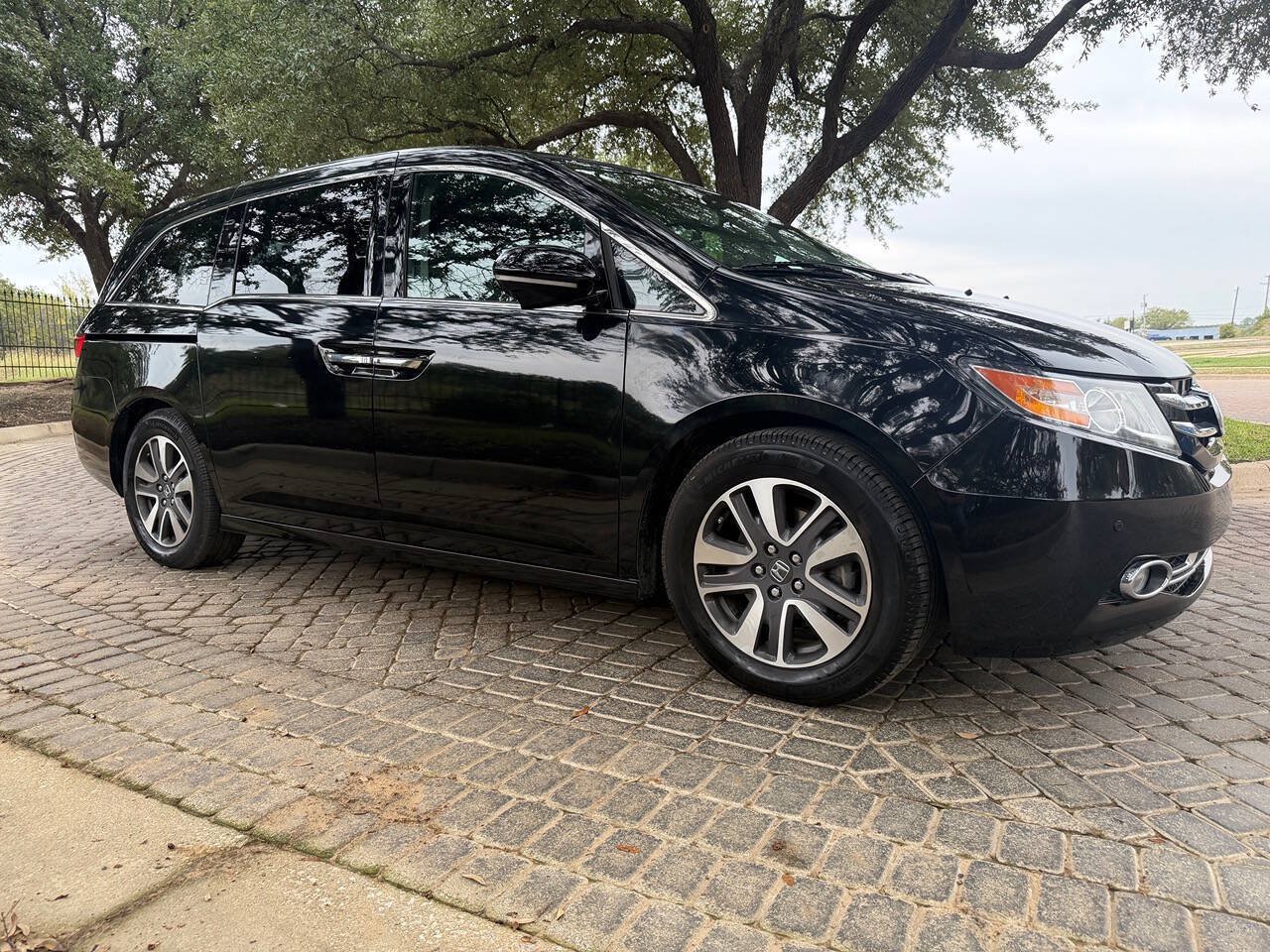Used 2014 Honda Odyssey Touring image 2