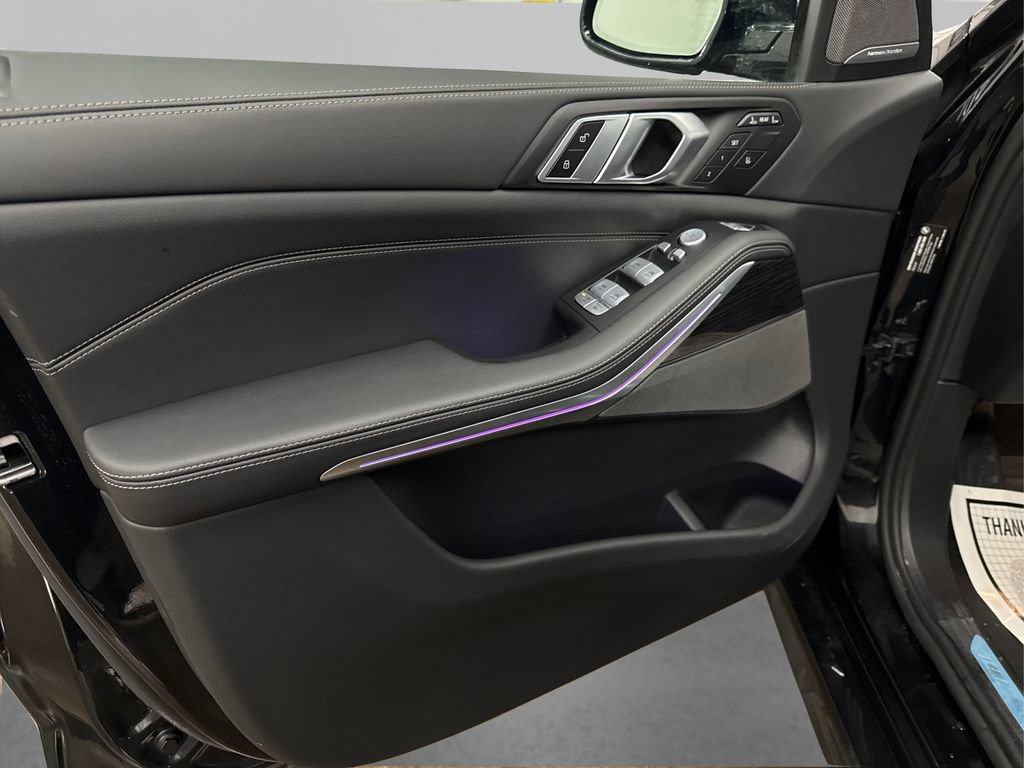 Certified 2025 BMW X7 xDrive40i w/ M Sport Package image 25