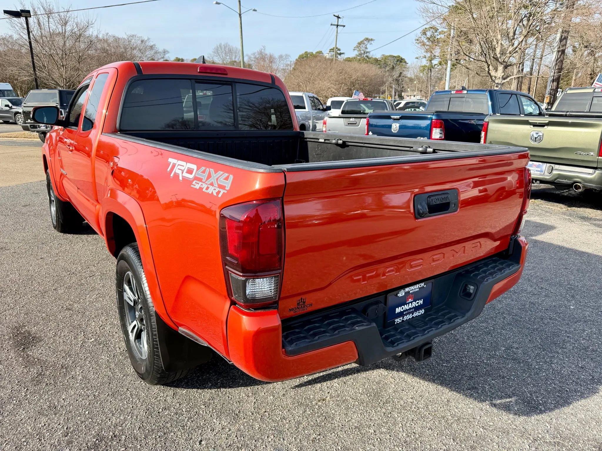 Used 2016 Toyota Tacoma TRD Sport w/ Towing Package AWD/4WD image 3