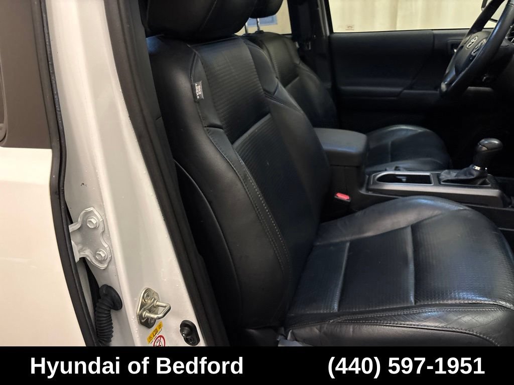 Used 2020 Toyota Tacoma TRD Sport w/ TRD Premium Sport Package AWD/4WD image 26