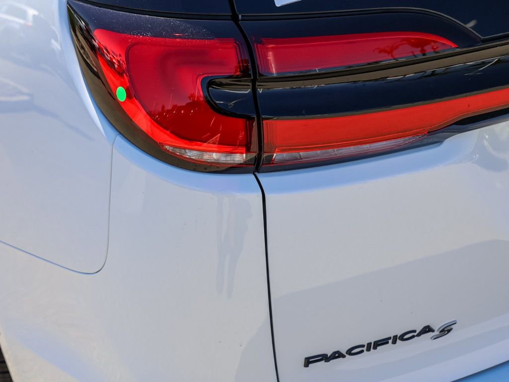New 2026 Chrysler Pacifica Select w/ S Appearance Package FWD image 7