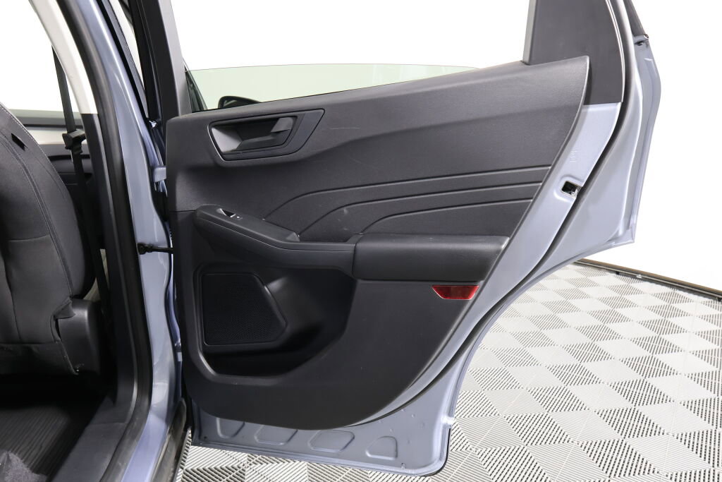 Used 2022 Ford Escape SE w/ SE Sport Appearance Package image 21