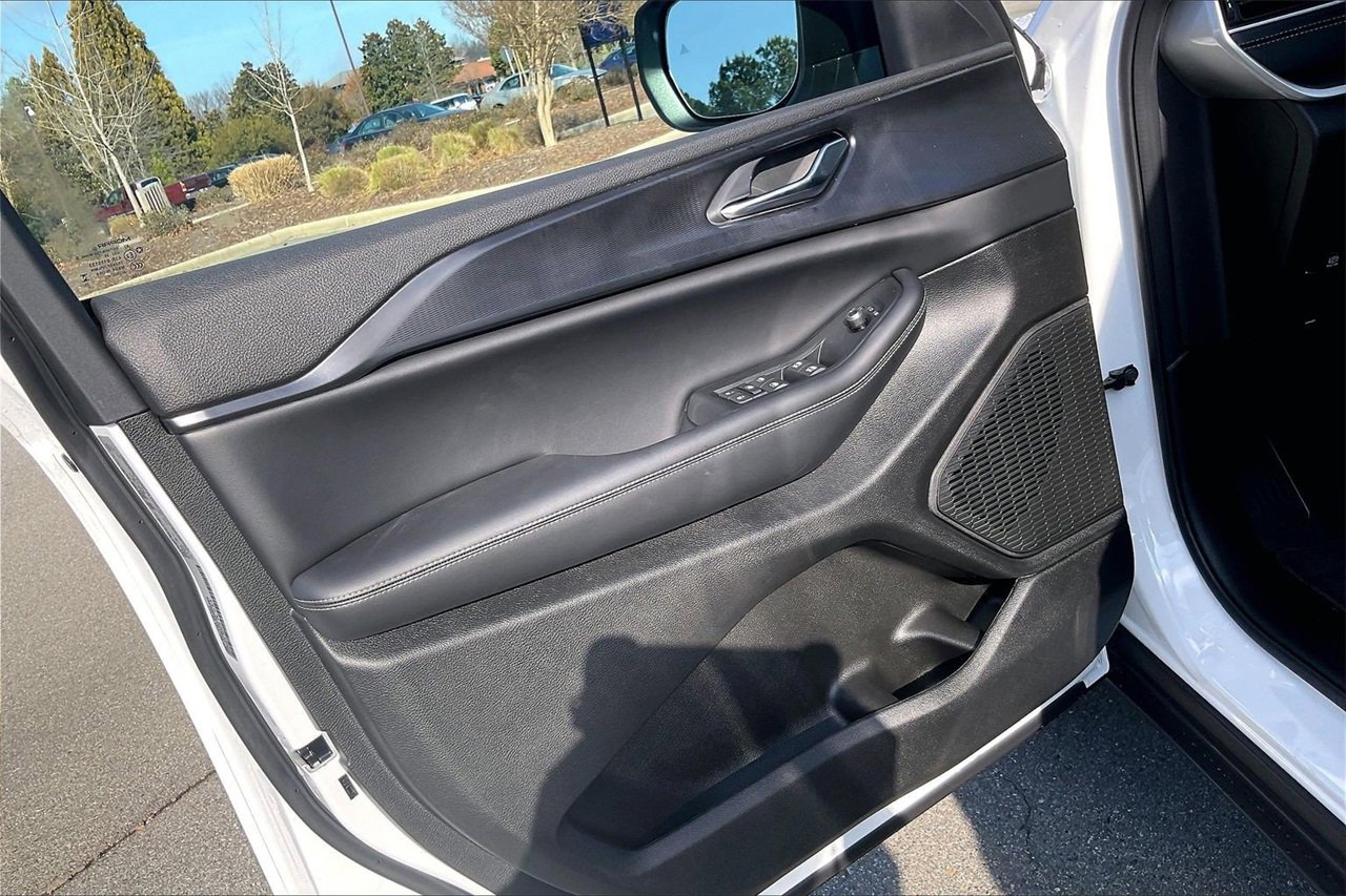 New 2025 Jeep Grand Cherokee L Laredo w/ Luxury Tech Group I image 28