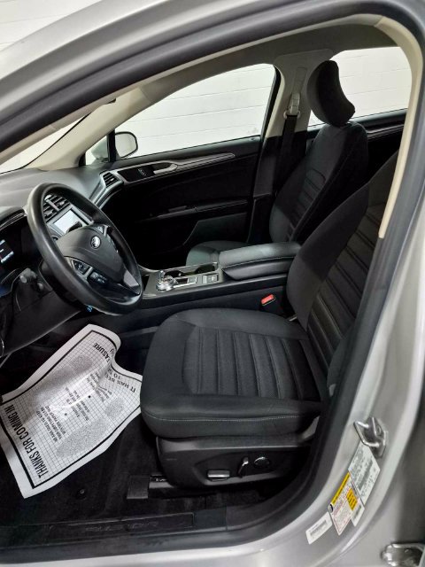 Used 2019 Ford Fusion SE FWD image 12