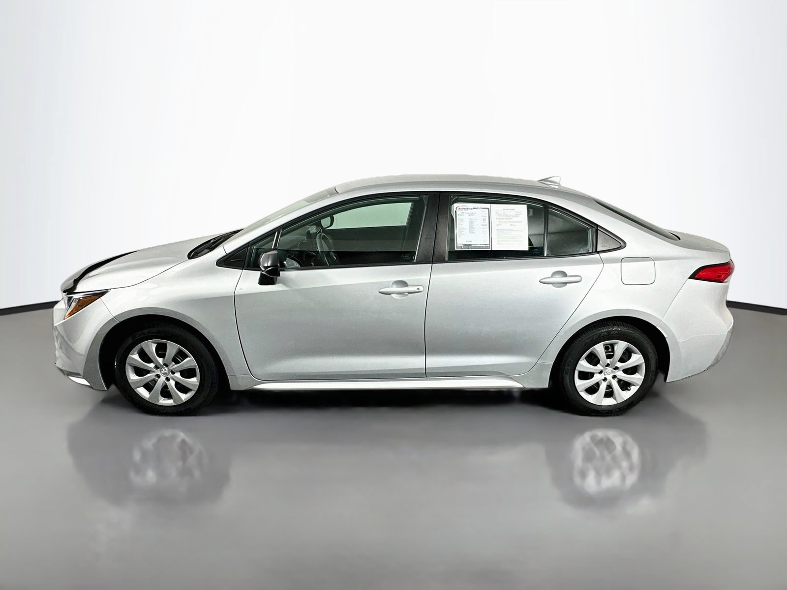 Used 2022 Toyota Corolla LE FWD image 4