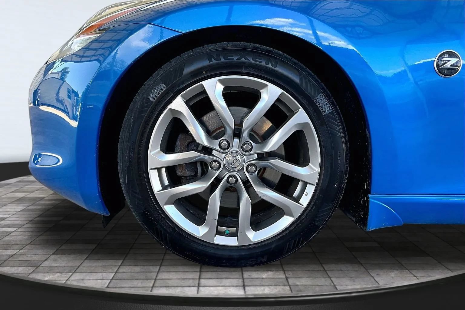Used 2010 Nissan 370Z Roadster RWD image 27