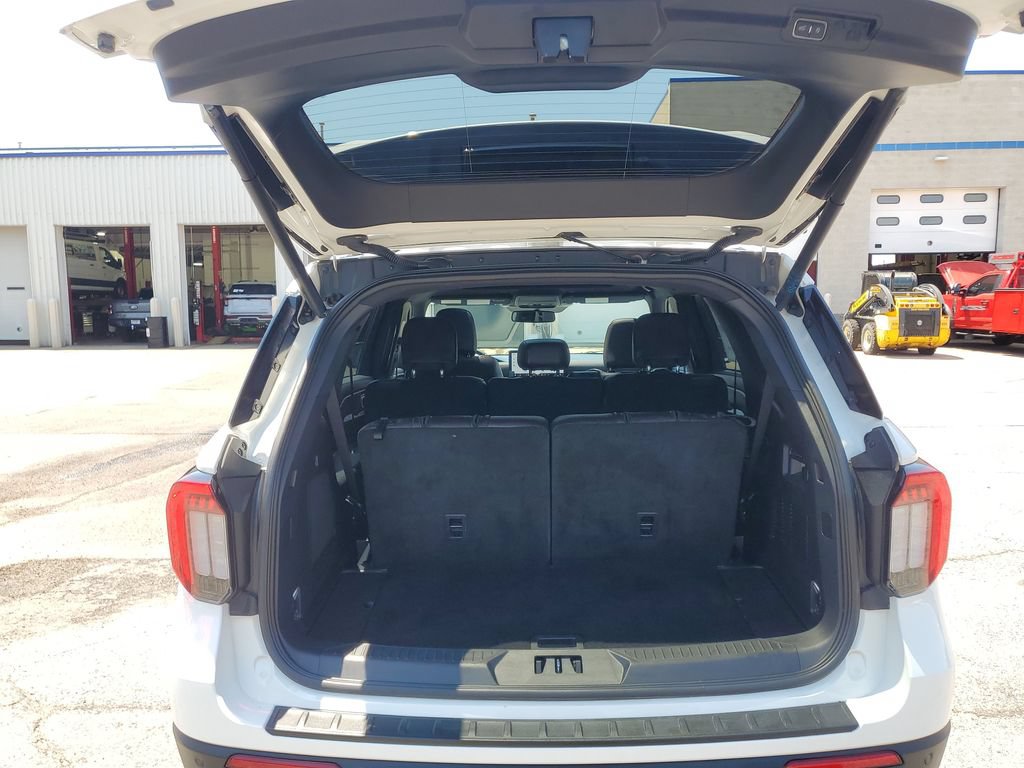 Used 2025 Ford Explorer Platinum AWD/4WD image 37