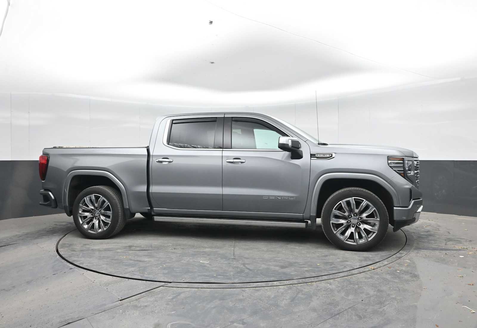 Used 2025 GMC Sierra 1500 Denali w/ Denali Reserve Package AWD/4WD image 9