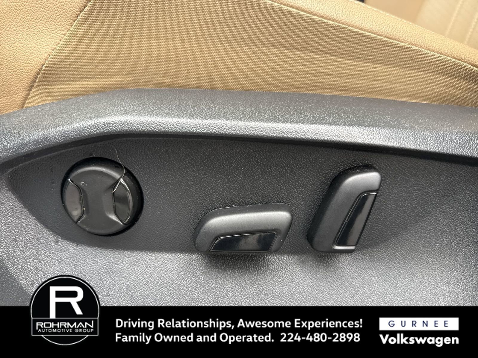 Used 2024 Volkswagen Tiguan SE R-Line AWD/4WD image 11