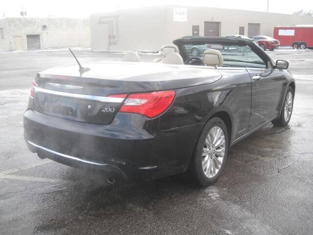 Used 2011 Chrysler 200 Limited image 5