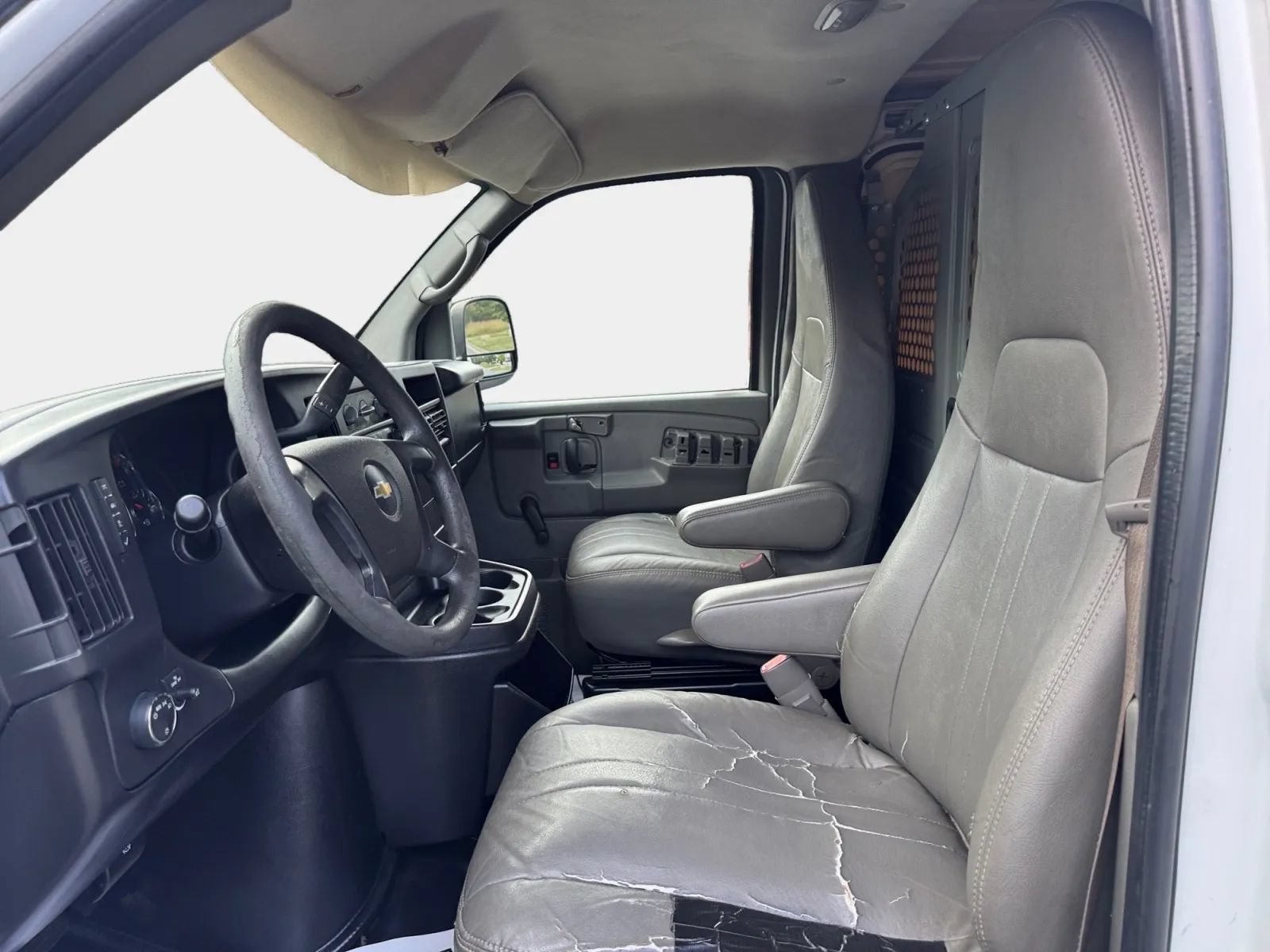 Used 2012 Chevrolet Express 2500 RWD image 9