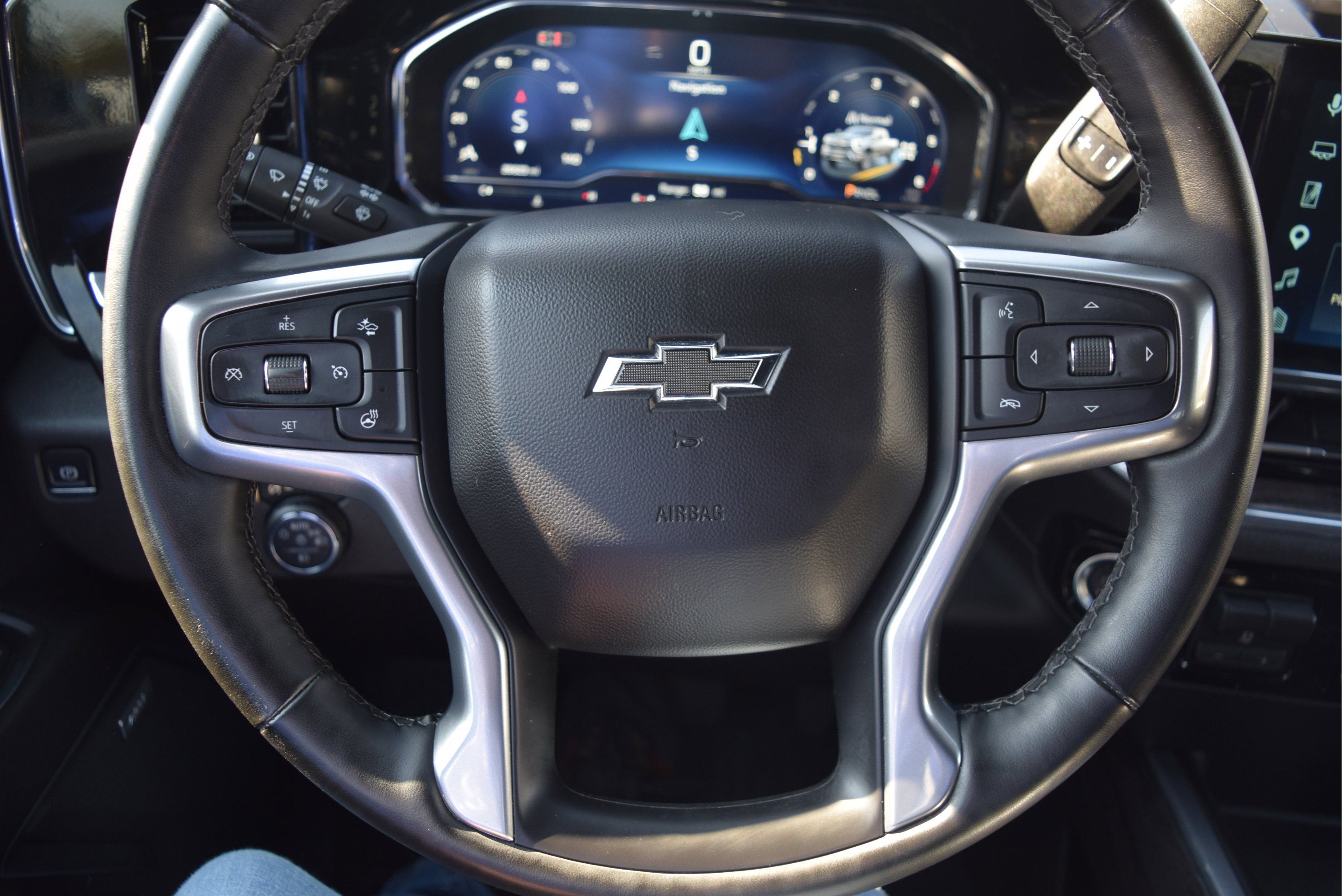 Used 2025 Chevrolet Silverado 2500 LTZ w/ LTZ Plus Package AWD/4WD image 13