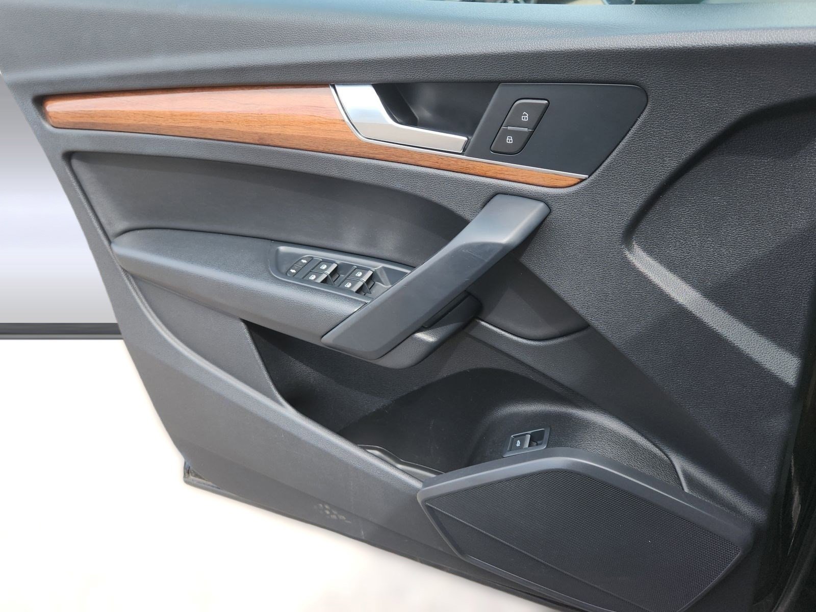 Used 2021 Audi Q5 Premium image 17