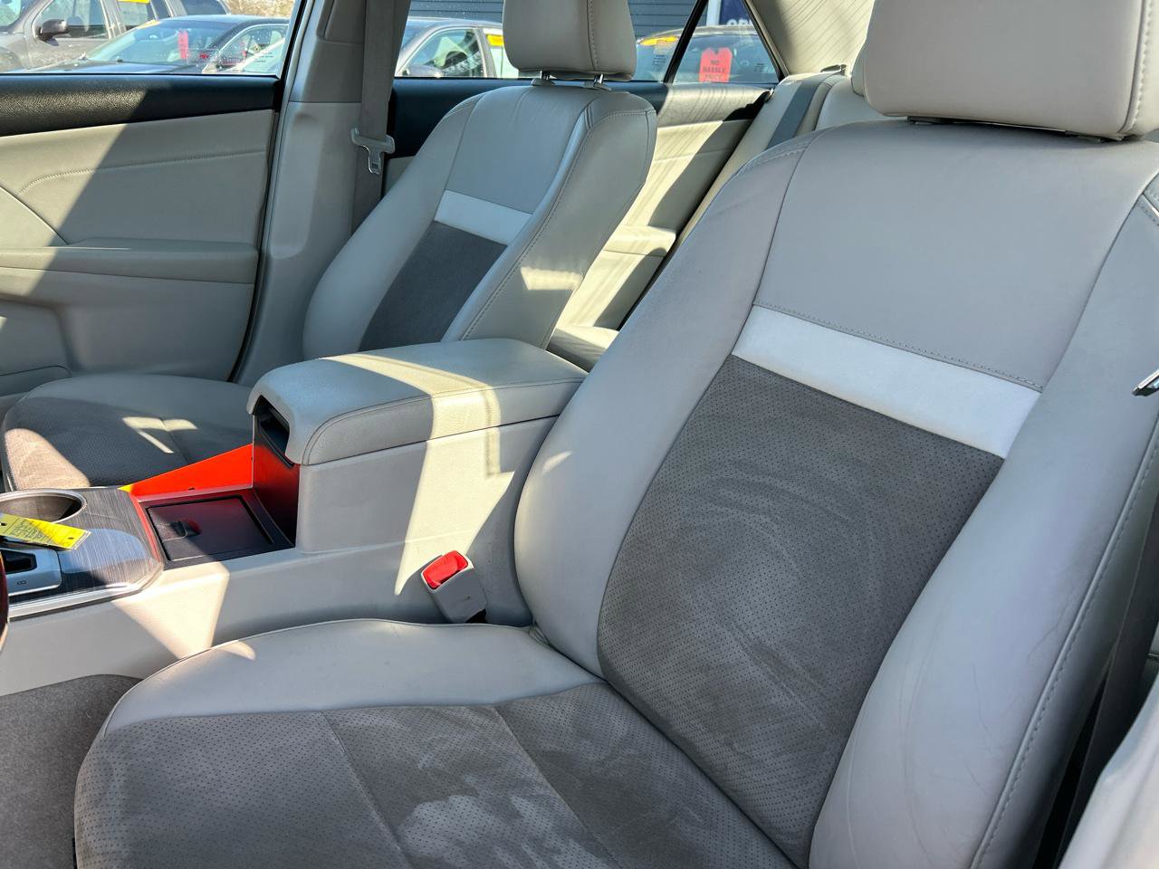 Used 2014 Toyota Camry XLE image 19